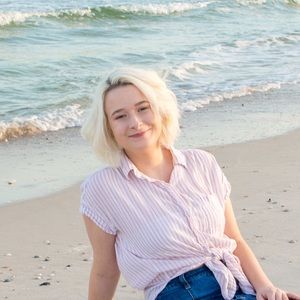 Meet your Posher, Caitlin